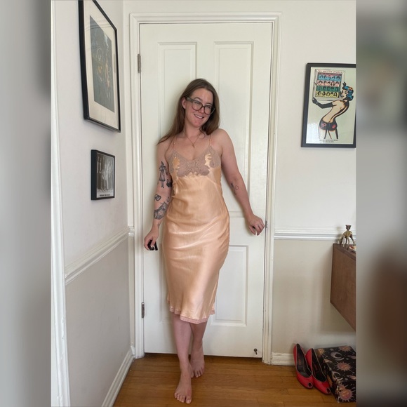 Vintage Dresses & Skirts - 40s Vintage Peach Satin Slip